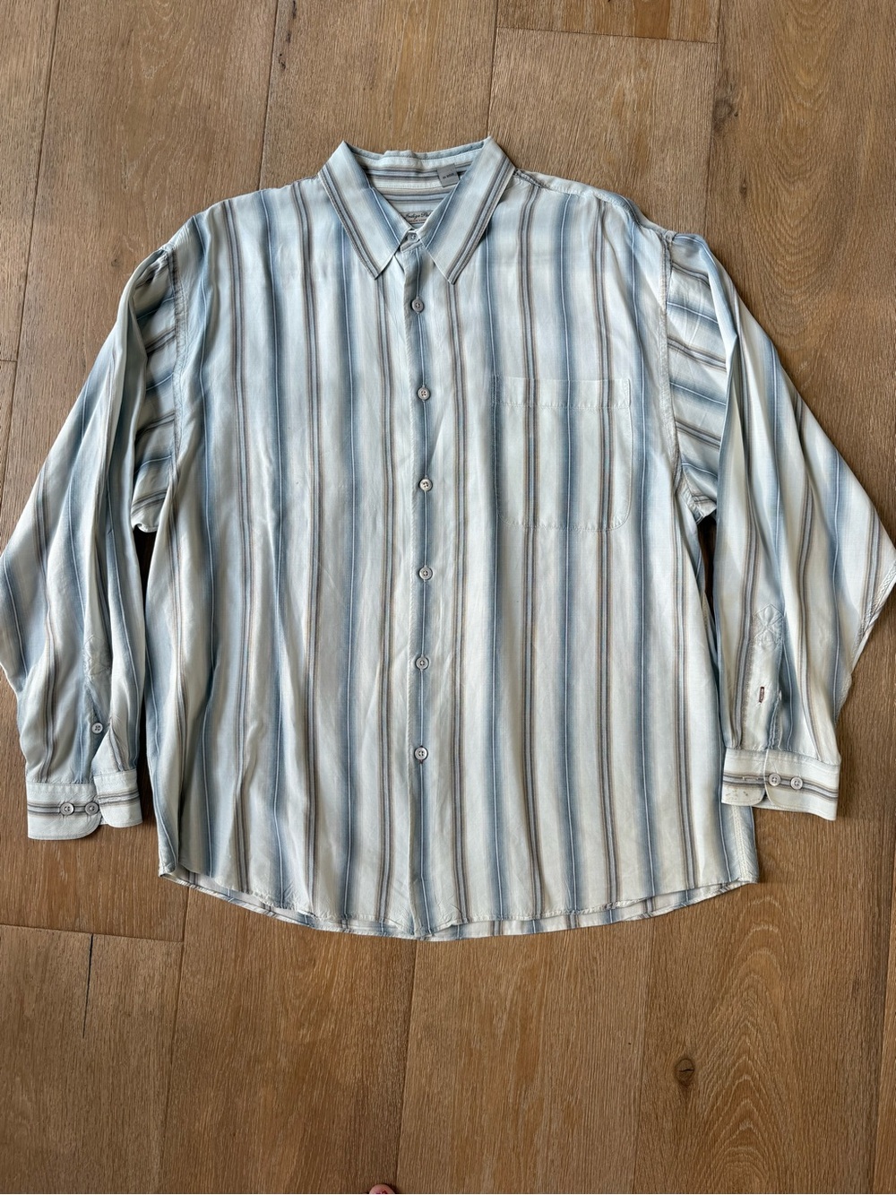 Men’s casual button down shirt